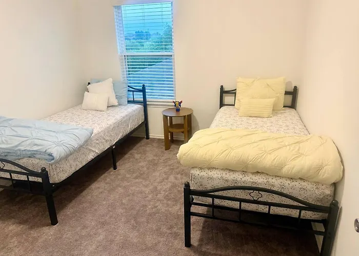 “ Home Away From Home” Entire House Fort Worth